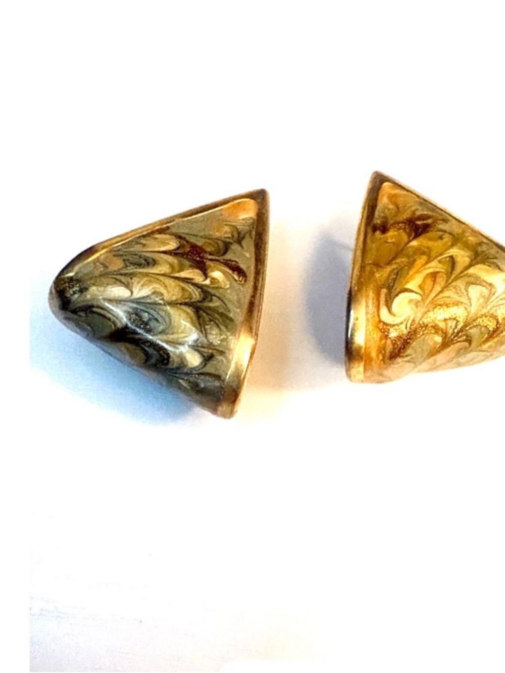 Monet vintage Marbled Cone Earrings in Gold and Olive